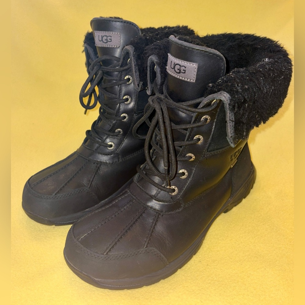 UGG  Men's Butte Waterproof Leather Winter Boots Black 5521 Size US 9  EU 42